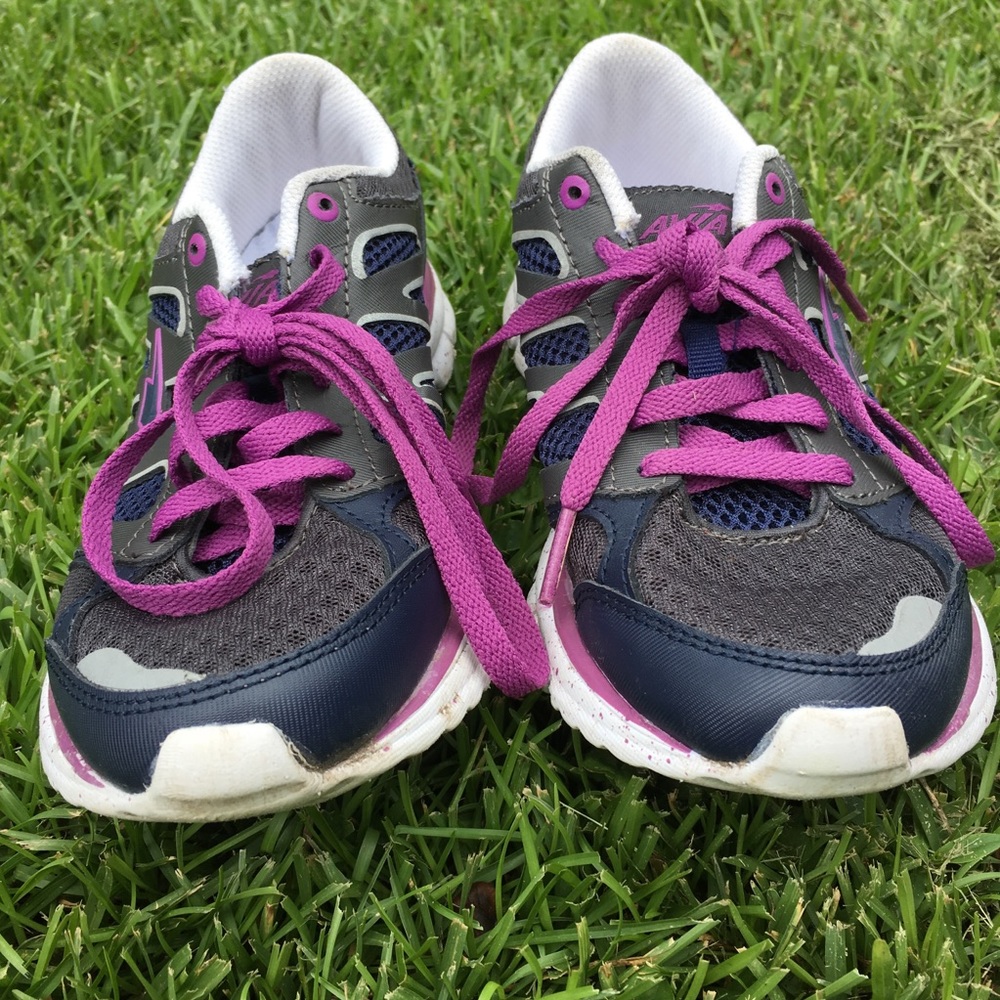 Avia Athletic Shoes - Picture 6 of 7